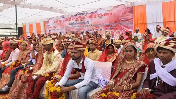 Mass Marriage Scheme: मुख्यमंत्री योगी आदित्यनाथ ने नवविवाहितों को ₹1 लाख की वित्तीय सहायता देने का ऐलान